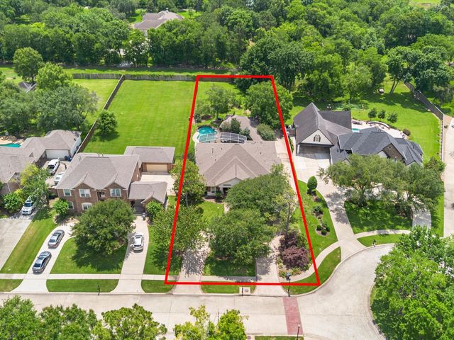 11 Marys Creek Lane, Friendswood, TX 77546