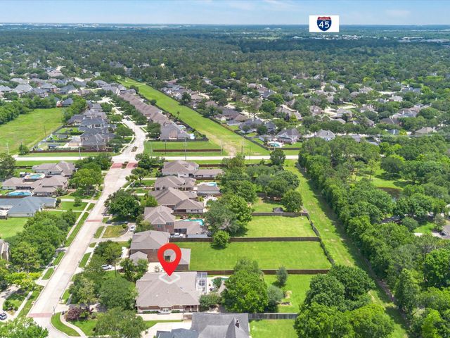 11 Marys Creek Lane, Friendswood, TX 77546