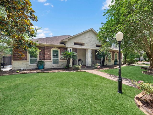 11 Marys Creek Lane, Friendswood, TX 77546