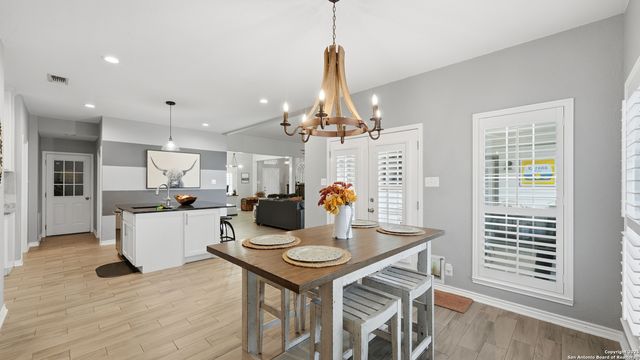 226 Broken Arrow, Floresville, TX 78114