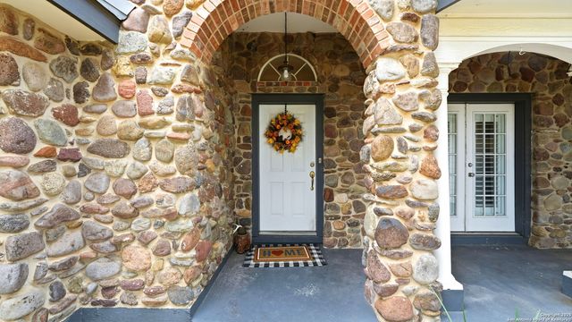 226 Broken Arrow, Floresville, TX 78114