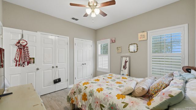 226 Broken Arrow, Floresville, TX 78114