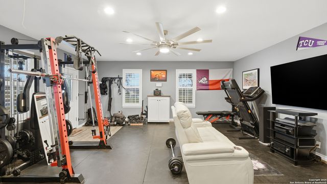 226 Broken Arrow, Floresville, TX 78114