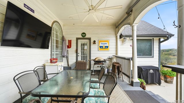 226 Broken Arrow, Floresville, TX 78114