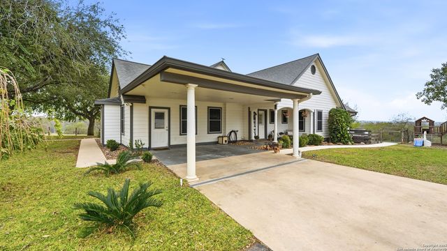 226 Broken Arrow, Floresville, TX 78114