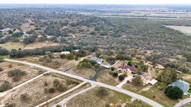 226 Broken Arrow, Floresville, TX 78114