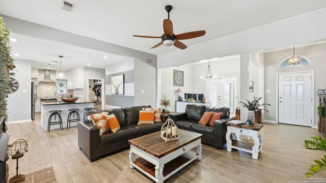 226 Broken Arrow, Floresville, TX 78114