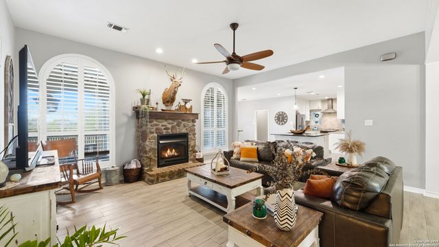 226 Broken Arrow, Floresville, TX 78114