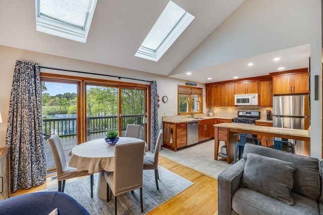 51 Wianno Cir, Barnstable, MA 02655