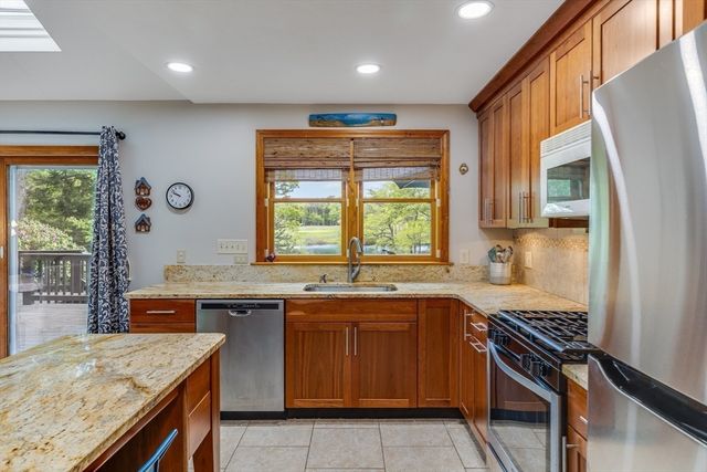 51 Wianno Cir, Barnstable, MA 02655