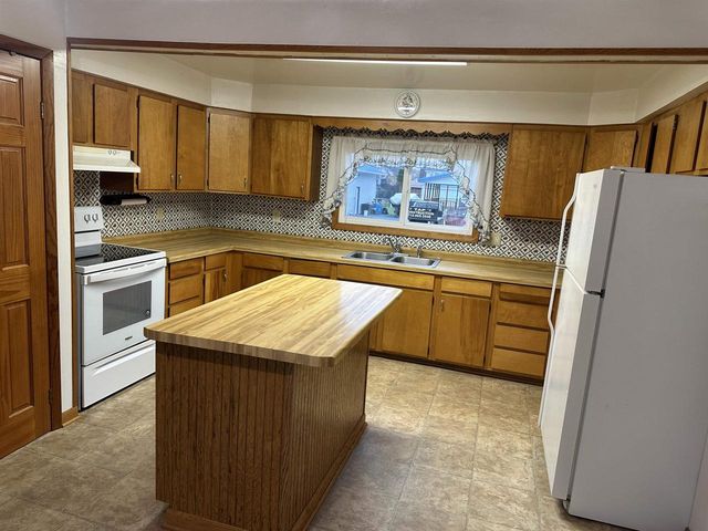 407 E 5TH STREET, Owen, WI 54460