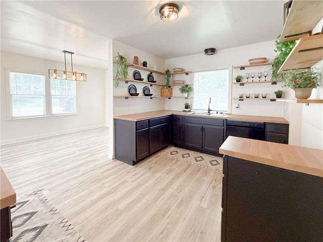 7021 Raytown Road, Kansas City, MO 64133