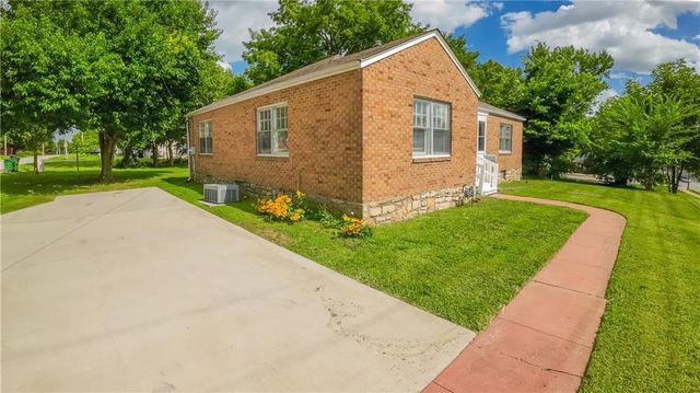 7021 Raytown Road, Kansas City, MO 64133