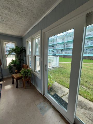 3600 Thomas Dr Apt C104, Panama City, FL 32408