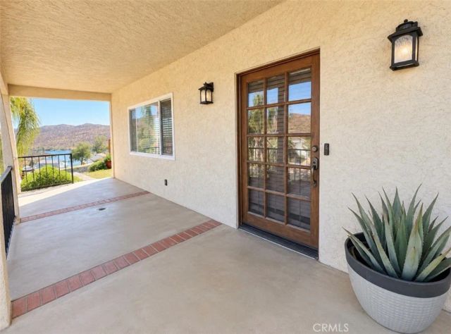 22073 Vacation, Canyon Lake, CA 92587