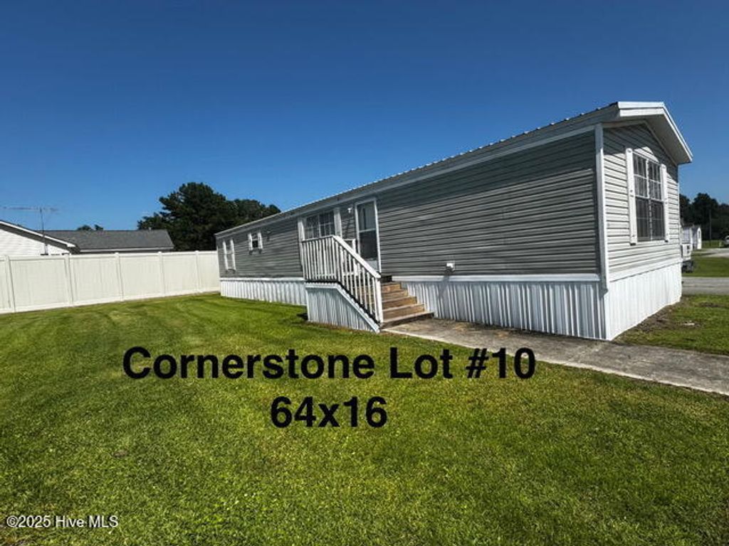 Image 11 of property listing at 108 Smith Mhp Lane, Chinquapin, NC 28521