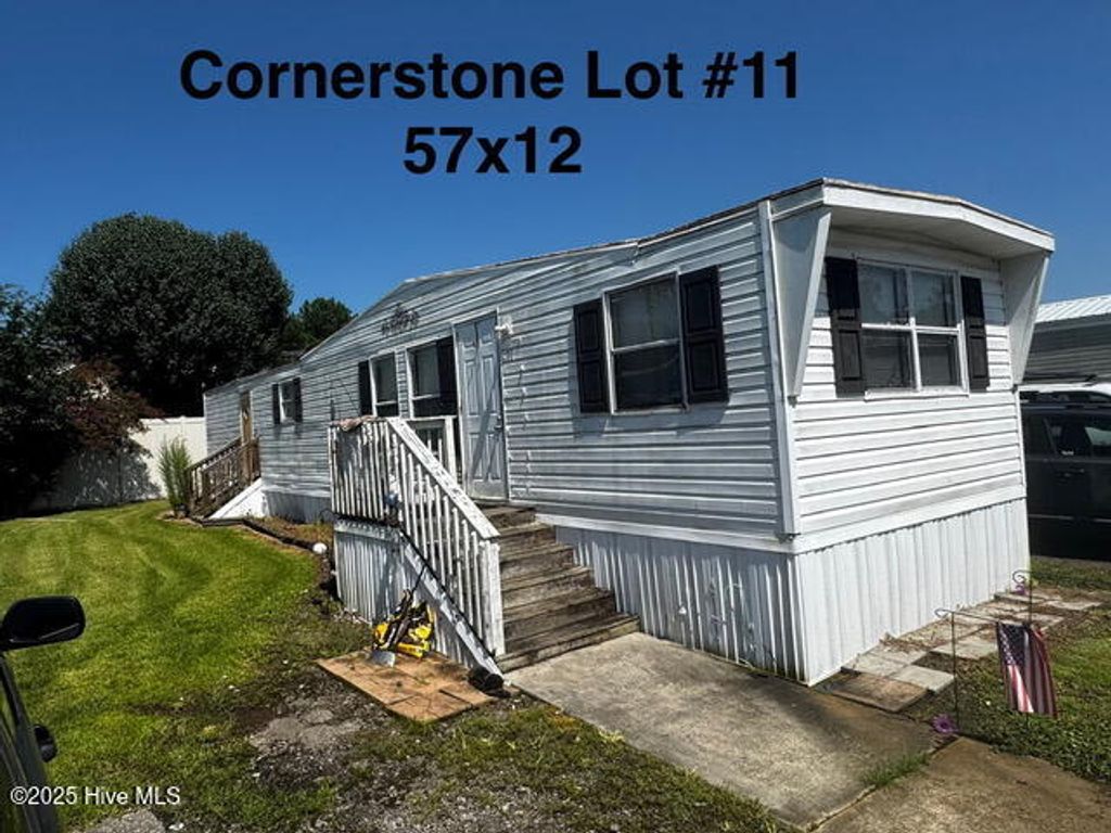 Image 12 of property listing at 108 Smith Mhp Lane, Chinquapin, NC 28521