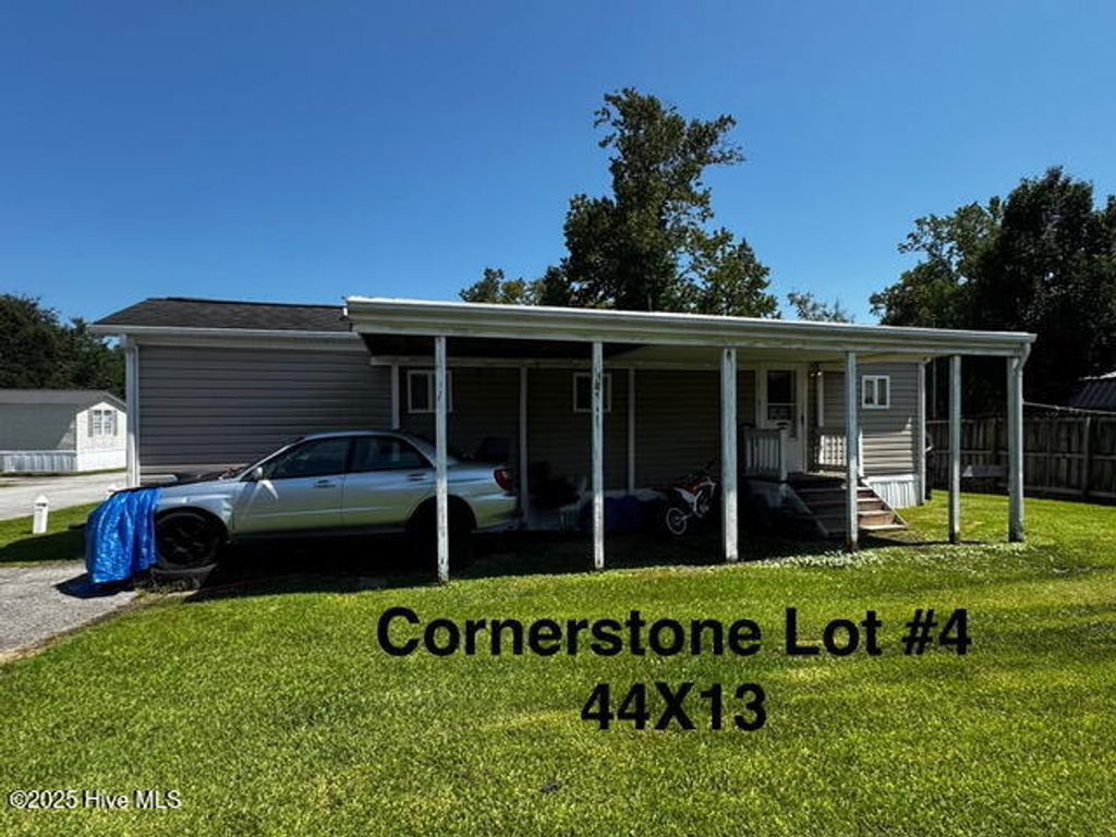 Image 6 of property listing at 108 Smith Mhp Lane, Chinquapin, NC 28521