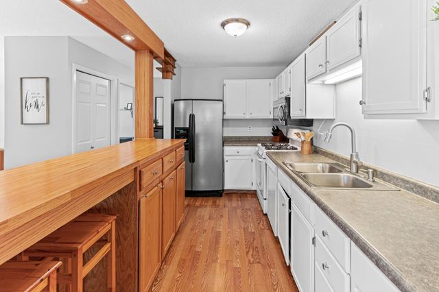 11123 Xavier Circle, Bloomington, MN 55437