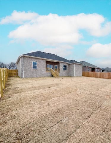 921 Round Top Street, Prairie Grove, AR 72753