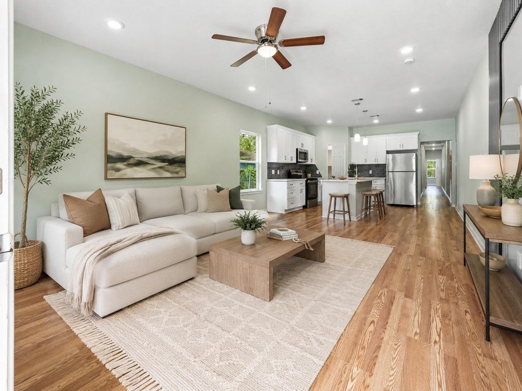 819 Junction Avenue A, Cleveland, TX 77328