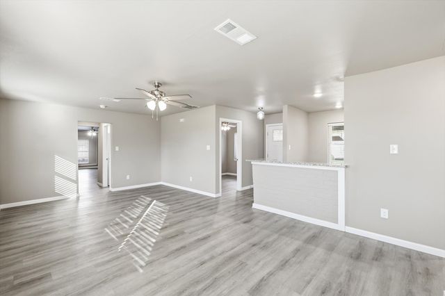 412 N Dallas Street, Pilot Point, TX 76258