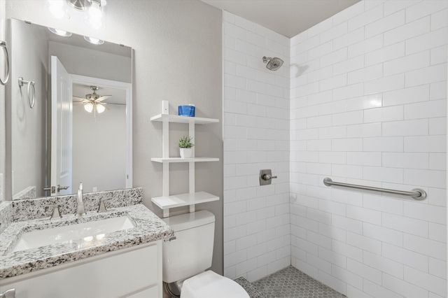 412 N Dallas Street, Pilot Point, TX 76258