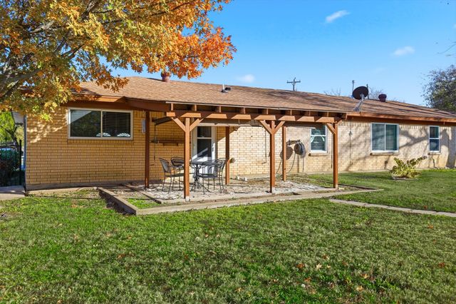 412 N Dallas Street, Pilot Point, TX 76258