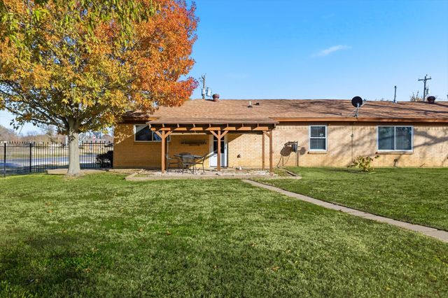 412 N Dallas Street, Pilot Point, TX 76258