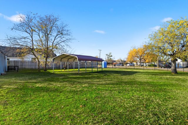 412 N Dallas Street, Pilot Point, TX 76258