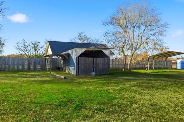 412 N Dallas Street, Pilot Point, TX 76258