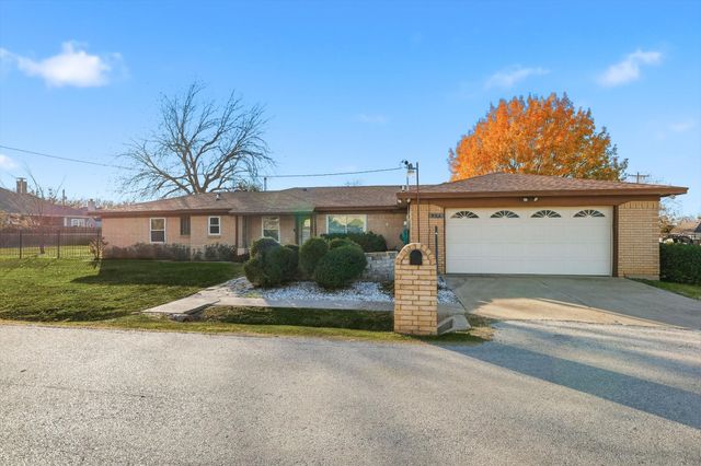 412 N Dallas Street, Pilot Point, TX 76258