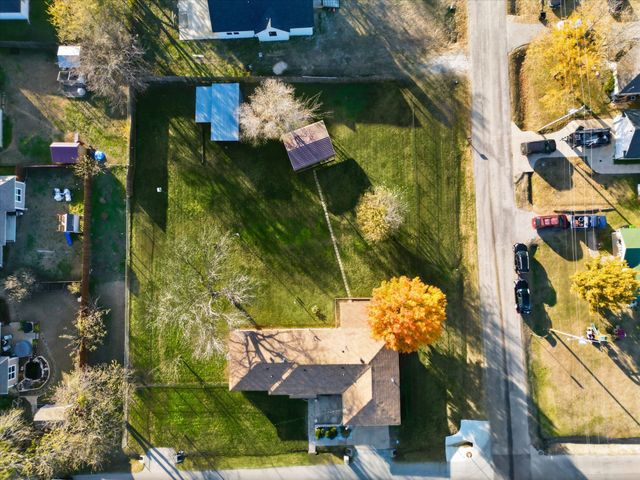 412 N Dallas Street, Pilot Point, TX 76258