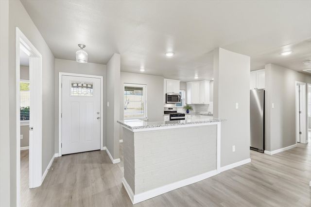 412 N Dallas Street, Pilot Point, TX 76258