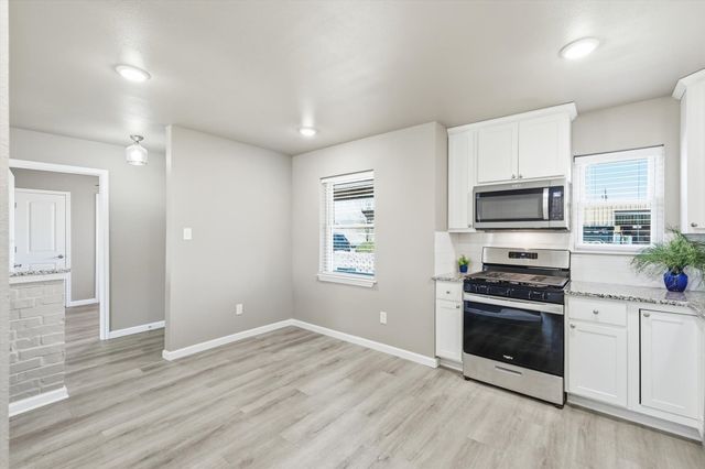 412 N Dallas Street, Pilot Point, TX 76258