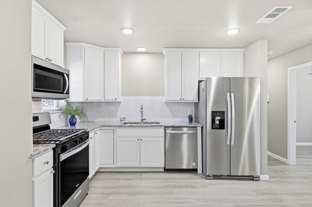 412 N Dallas Street, Pilot Point, TX 76258