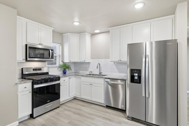 412 N Dallas Street, Pilot Point, TX 76258