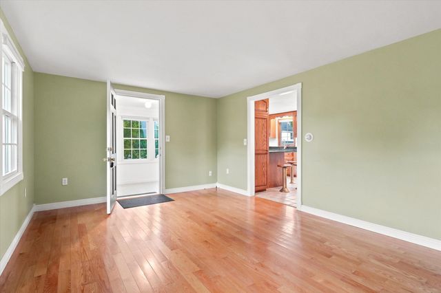 3 Norman Ave, Newburyport, MA 01950