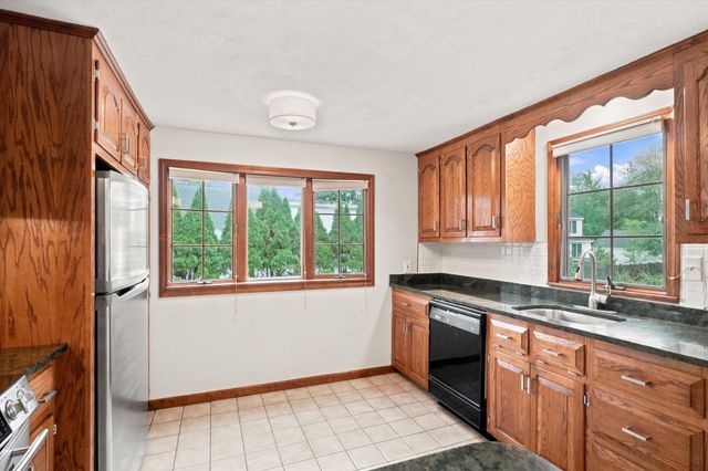 3 Norman Ave, Newburyport, MA 01950
