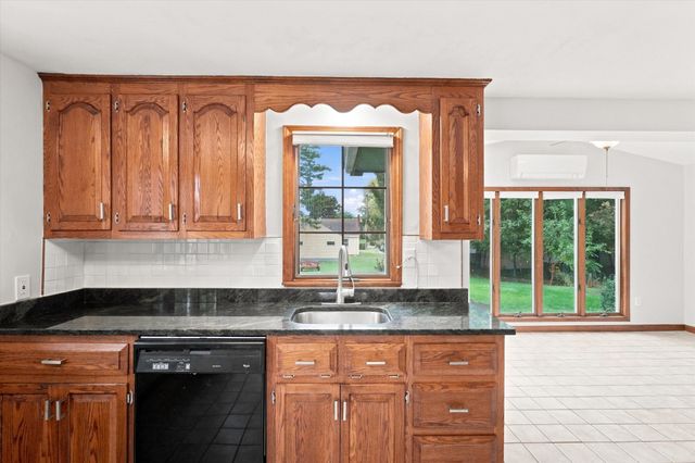 3 Norman Ave, Newburyport, MA 01950