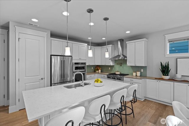 13015 135th Place NE, Kirkland, WA 98034