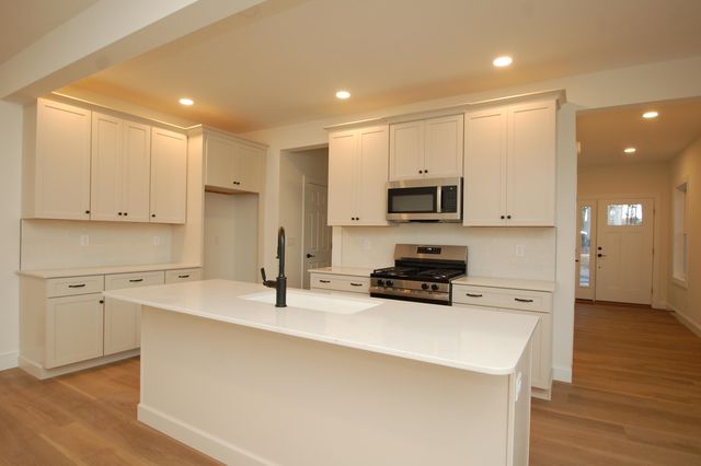 27A Griffin Road, Hudson, NH 03051