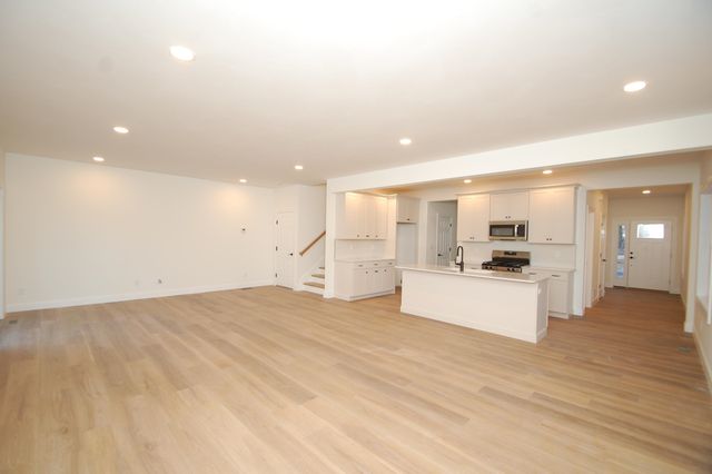 27A Griffin Road, Hudson, NH 03051