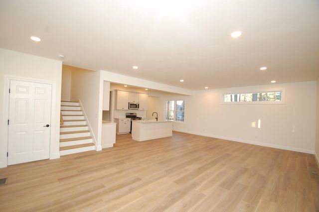 27A Griffin Road, Hudson, NH 03051