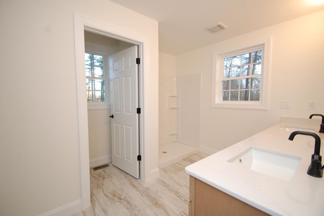 27A Griffin Road, Hudson, NH 03051