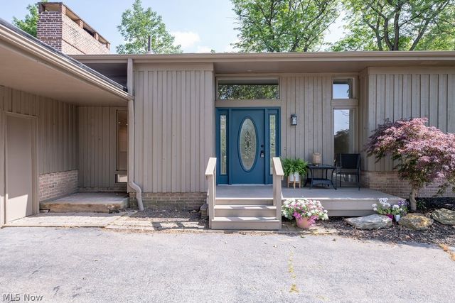 831 Brandon Circle, Aurora, OH 44202