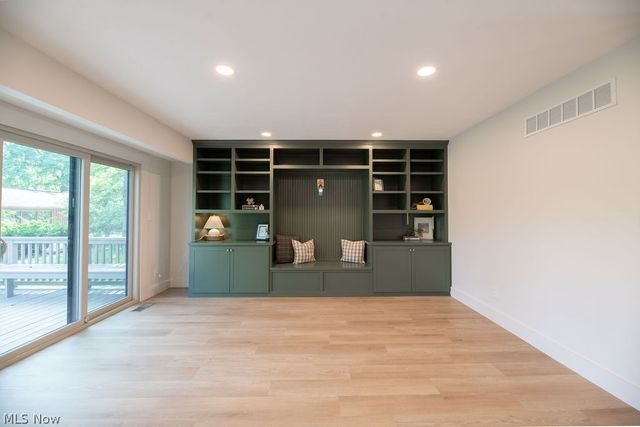 831 Brandon Circle, Aurora, OH 44202