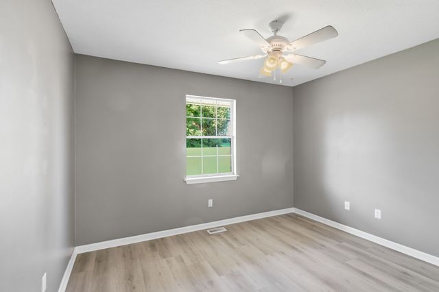 131 E Morris Dr, Gallatin, TN 37066