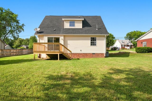 131 E Morris Dr, Gallatin, TN 37066