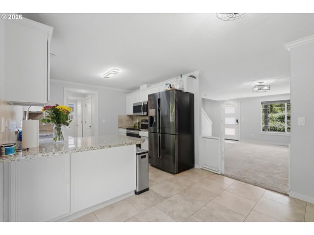 827 Ne FALOMA Rd, Portland, OR 97211